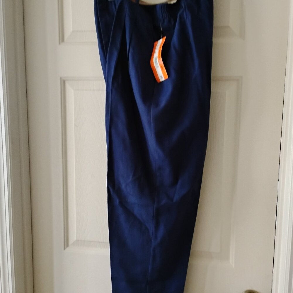 New ladies' belted pants size 18